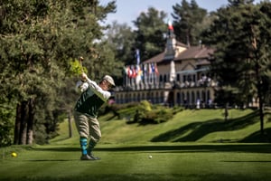 Hickory golfer preparing to tee off in front of the Villa d’Este clubhouse during the Hickory Masters tournament.